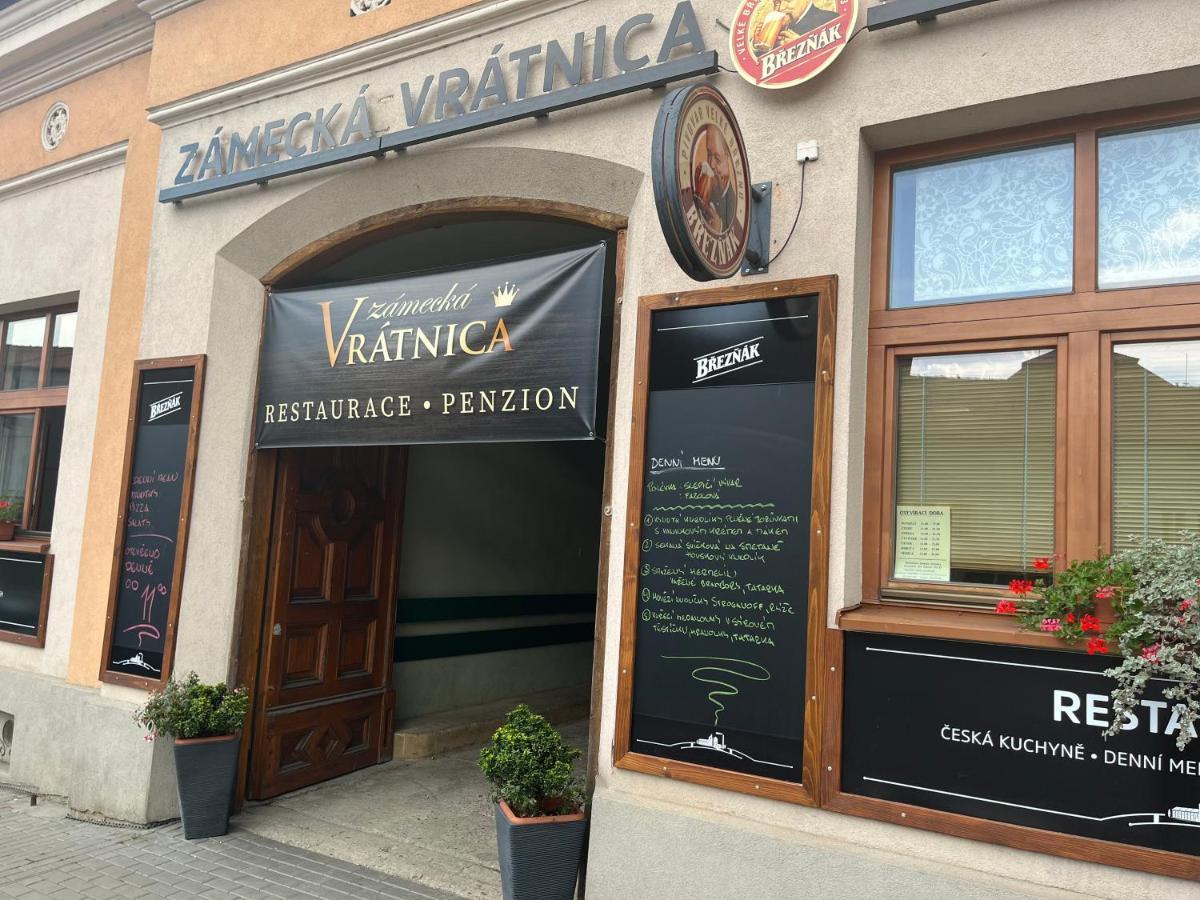 ויזוביצה Penzion A Restaurace Zamecka Vratnica מראה חיצוני תמונה